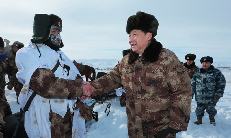 2014年1月26日，習(xí)近平總書記春節(jié)前夕冒嚴(yán)寒踏冰雪慰問(wèn)邊防官兵。