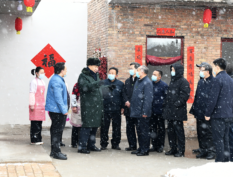 2022年1月26日，習(xí)近平總書記在山西霍州馮南垣村受災(zāi)村民師紅兵家看望。
